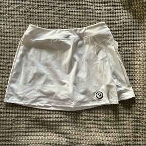 Vuori Break Point Skirt (white, size medium)